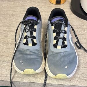 ON Women’s Cloud Monster Mist/Blueberry Size 10